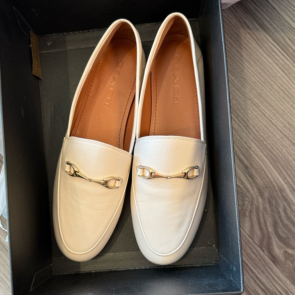 Coach Haley Women's Elegant Cream Loafers with Gold Accent, size 8.5 - Picture 2 of 6